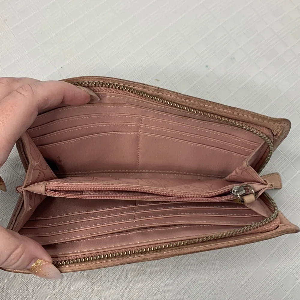Fossil Womens Maddox  Leather Zip Around Wallet Clutch Key Hole Hardware